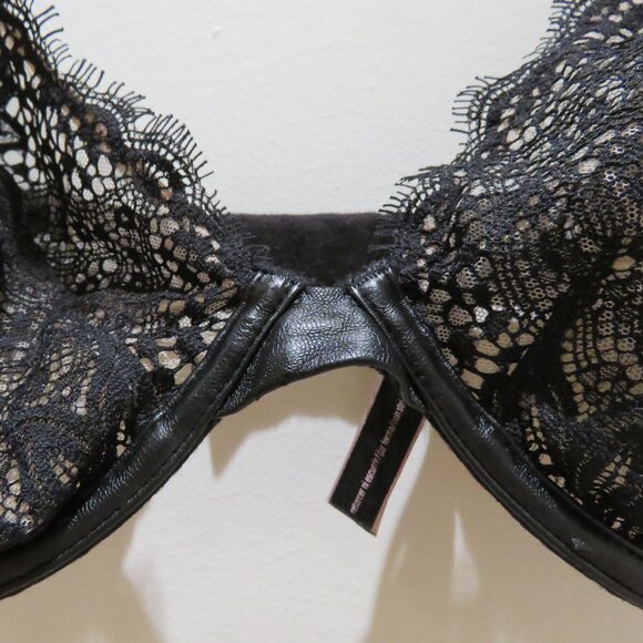 VICTORIA'S SECRET Very Sexy Bra Black Lace Faux Leather Bra Goth Feminine 32DDD - Picture 7 of 14
